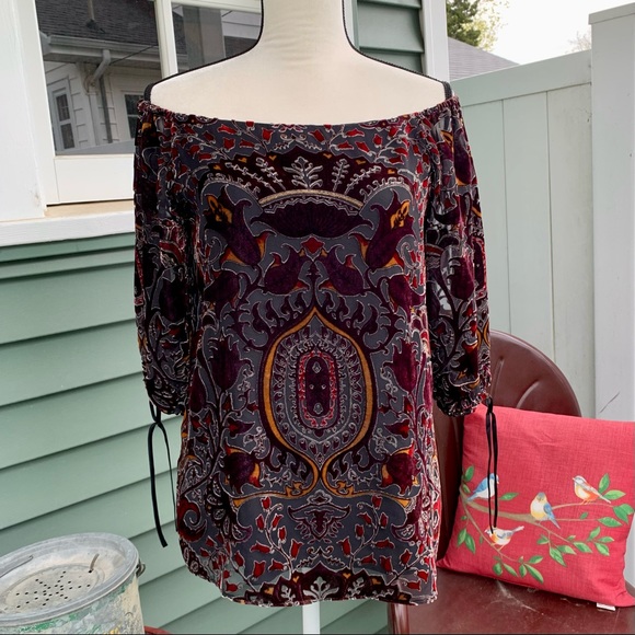 Alice + Olivia Alecia Off the Shoulder Baroque Burnout Velvet Top - Picture 2 of 9